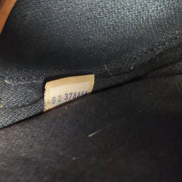 Vintage Y2K Dooney & Bourke Heart logo Wristlet **Read Description** - Picture 15 of 16